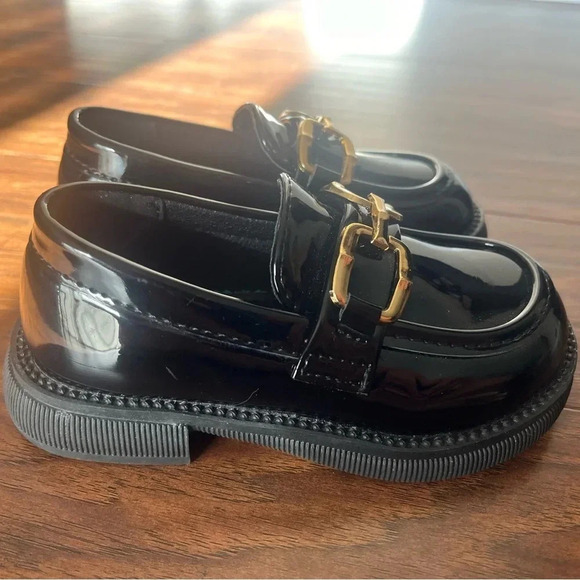 Black patent faux leather loafers with gold buckle- NWOT size 9 US-fashionable - Picture 3 of 8